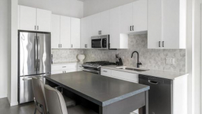 Landing at Logan Apartments - Studio in Logan Square